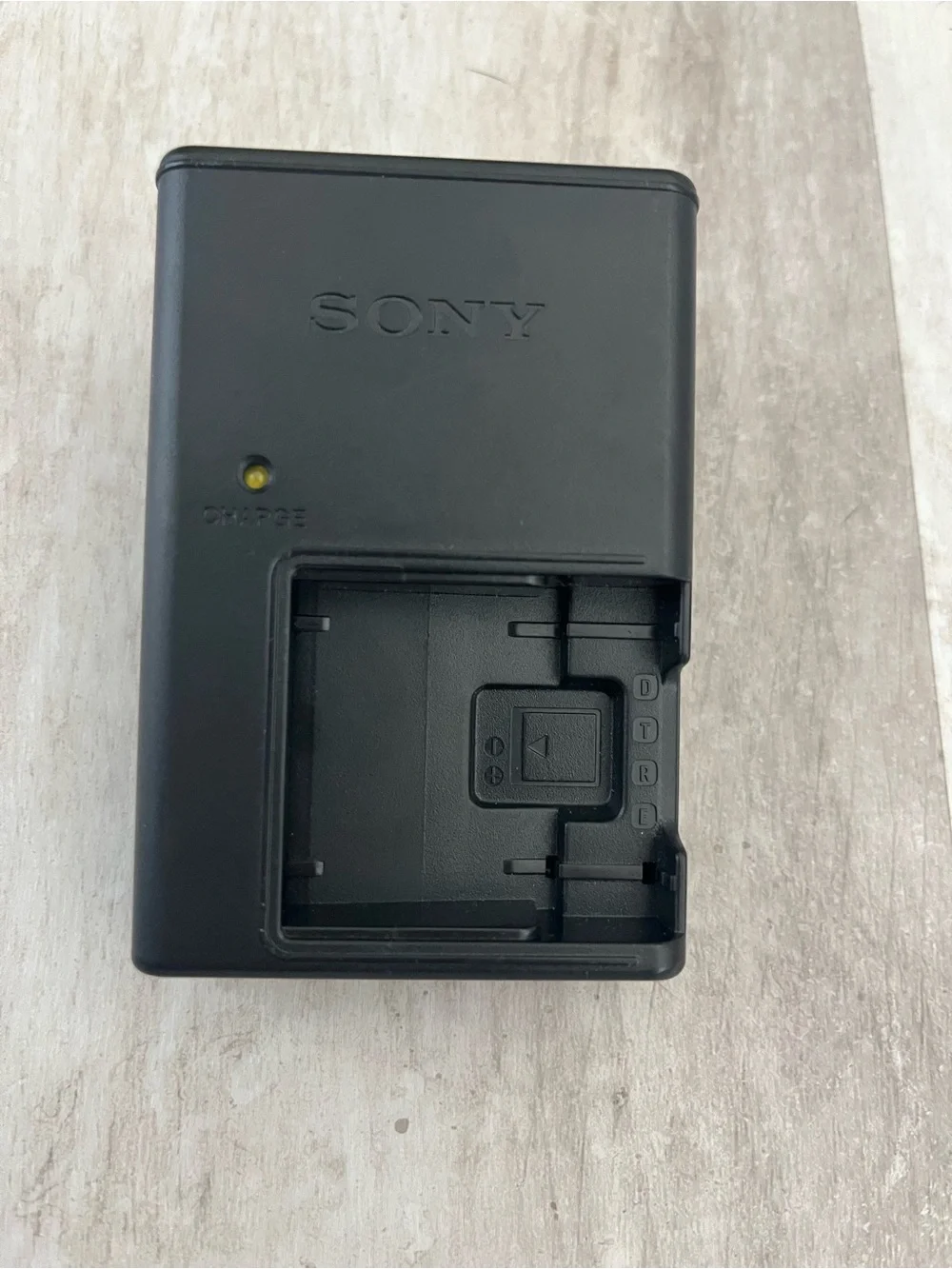 Sony Wall Battery Charger BC-CSD Sony D, T, R & E rechargeable battery series